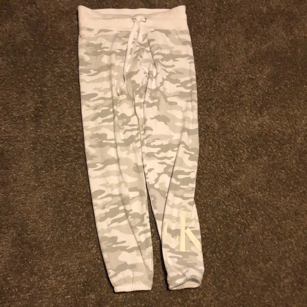 White camo joggers